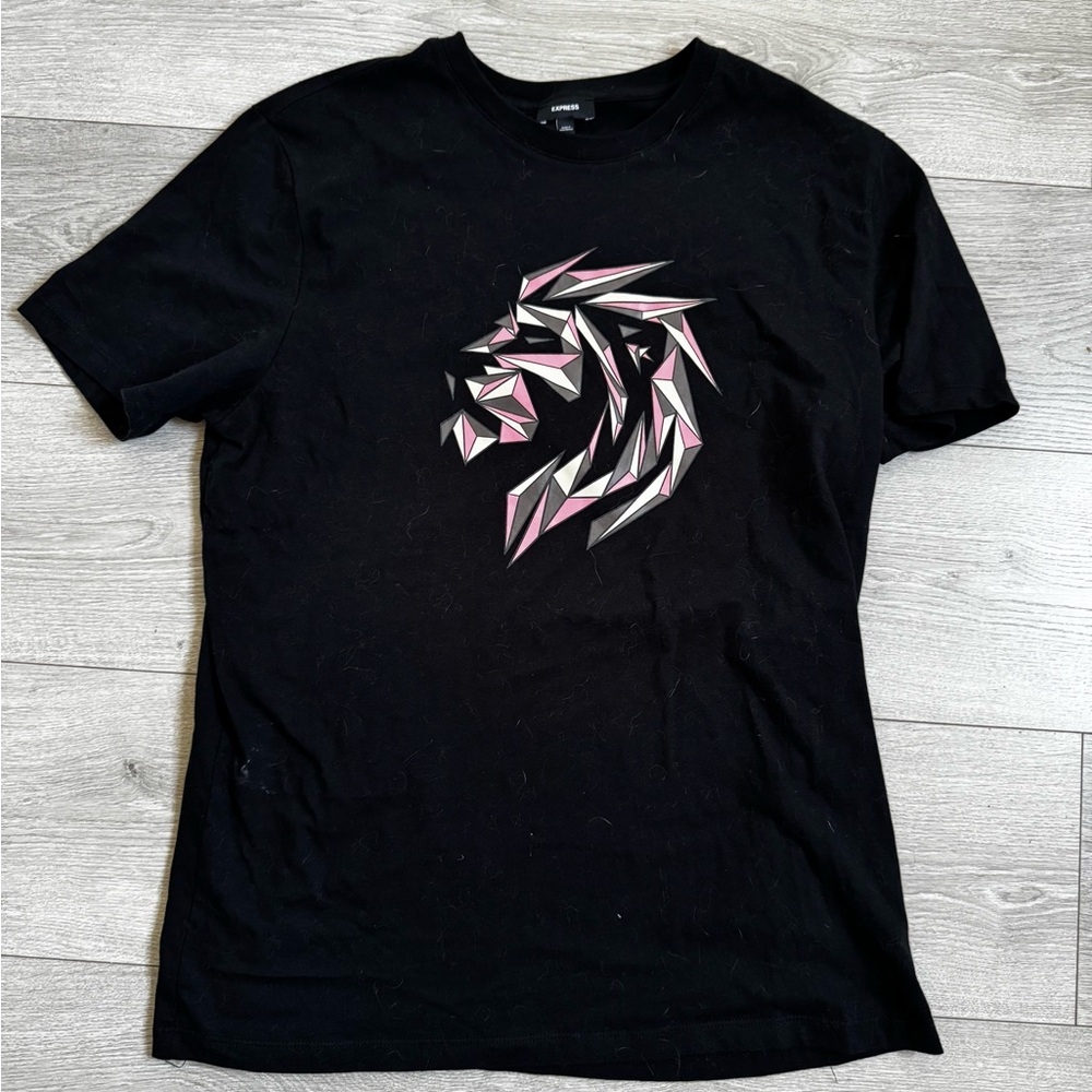 Express Black Graphic T-Shirt with Pink Lion Design